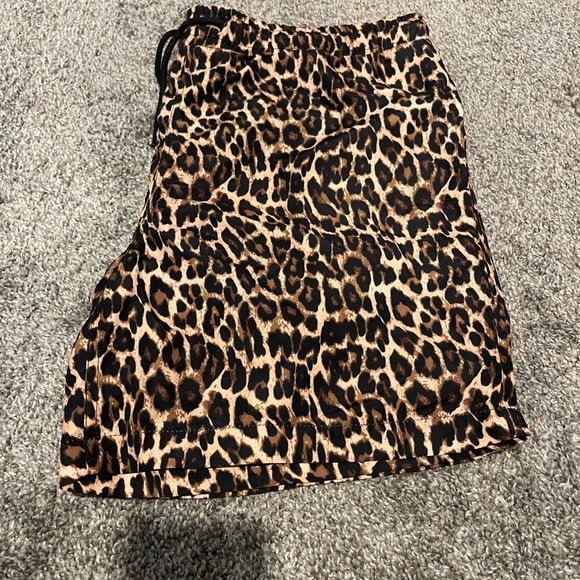 NOVAMEN Sneaky Link Vacation Swim Trunk - Leopard - Picture 6 of 10